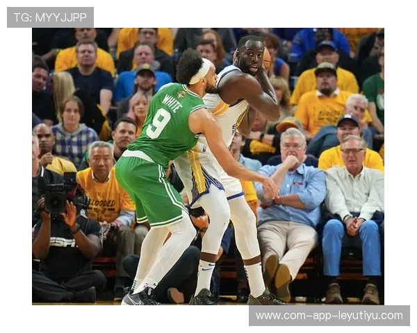 怀特攻防一体！绿军“隐形支柱”撑起后场天花板