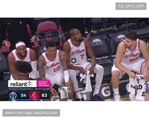 比尔突破分球，奇才进攻更显多样性